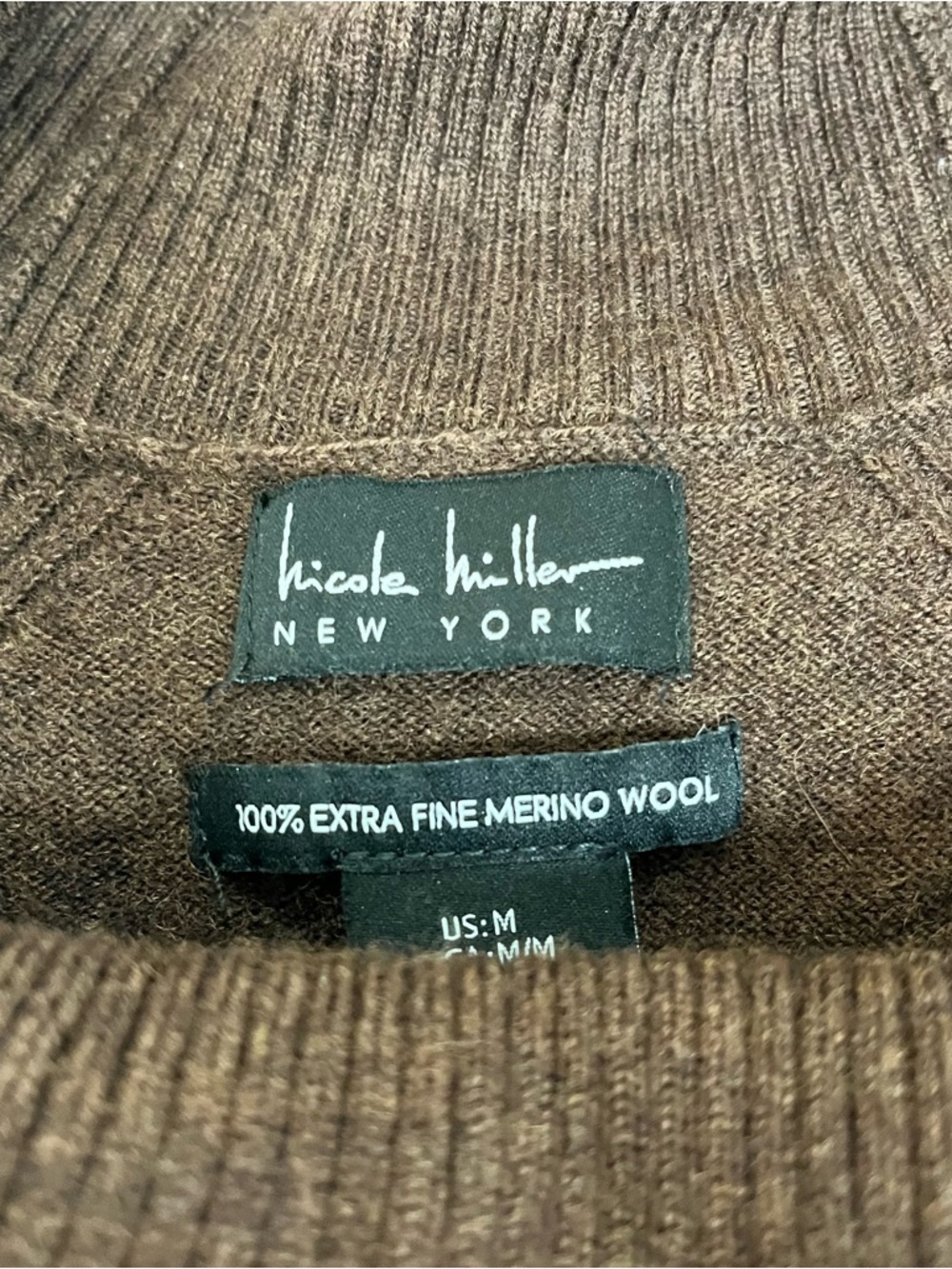 In Brown! Nicole Miller New York extra fine 100% merino wool sweater. - Picture 5 of 5